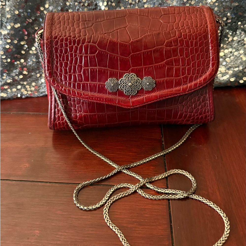 Elegant Burgundy Crocodile Pattern Crossbody Bag